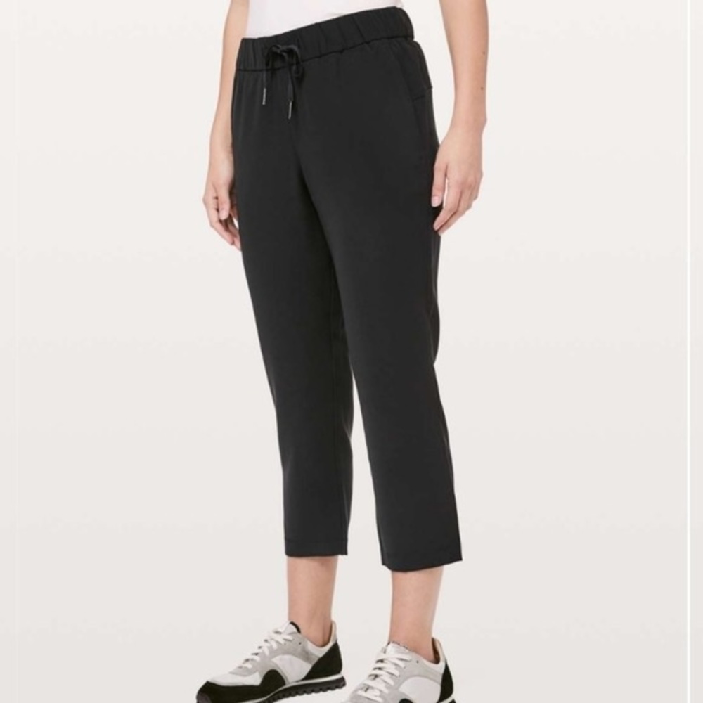 Lululemon On the Fly Crop 23" woven